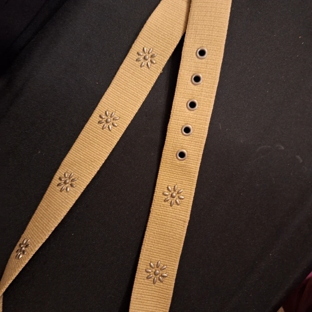 Aeropostale Brown Belt Flower Accents Medium NWT